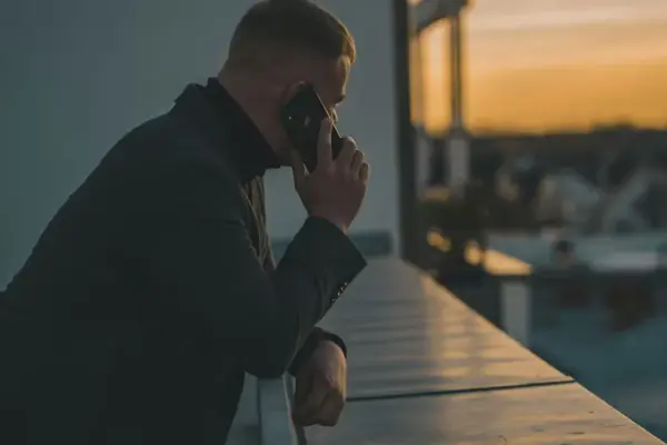 “We are going to activate your 5G” or “you have an approved card”: the scams that take control of your cell phone and bank accounts
