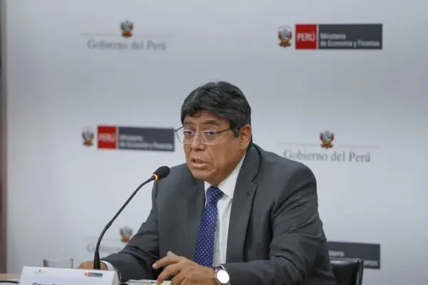 Minister Elmer Cuba announces that the State will assume almost half of the fuel price increase