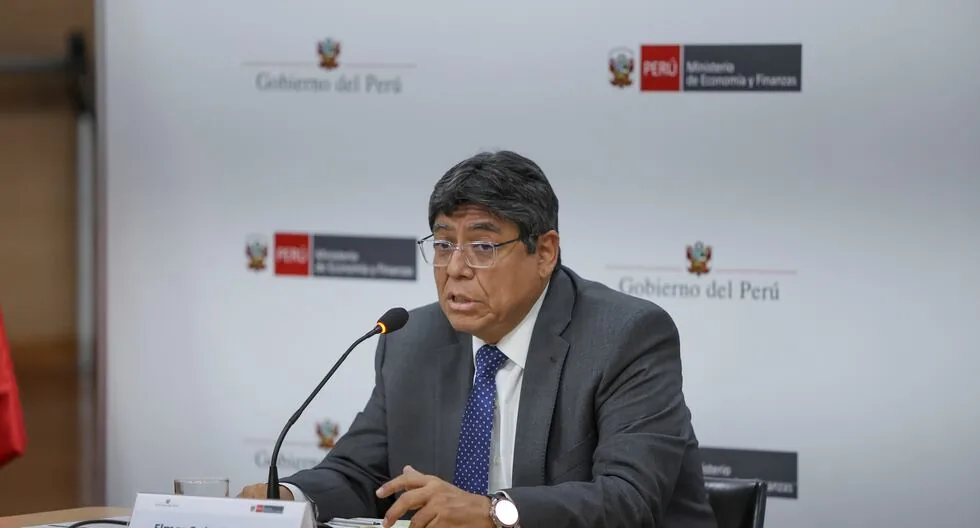 Minister Elmer Cuba announces that the State will assume almost half of the fuel price increase