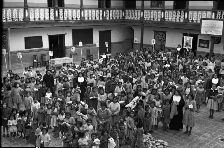 Education at María Auxiliadora school, in 1955. Image by César Meza. The Andean Photographic Archive preserves the oldest photographic collection of Cusco and one of the most important in the country. (Andean Photographic Archive / CBC)