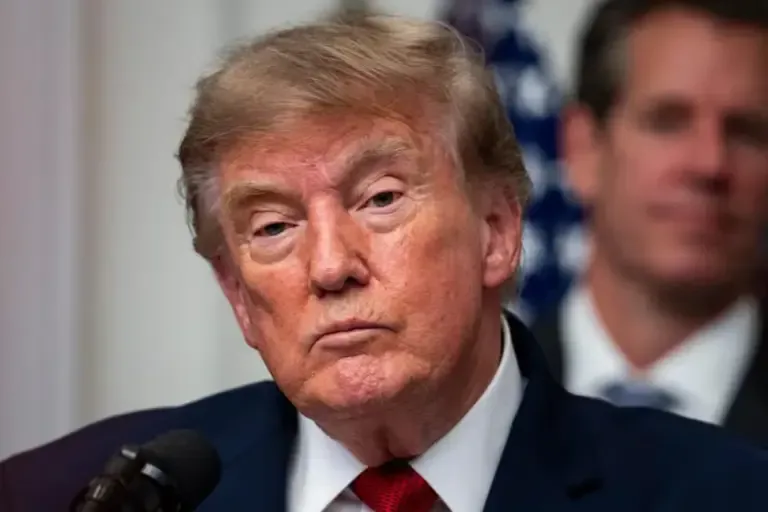 U.S. President Donald Trump speaks during a meeting in the Roosevelt Room of the White House in Washington, D.C., USA, on August 19, 2026. Photo: EFE/EPA/AL DRAGO / POOL