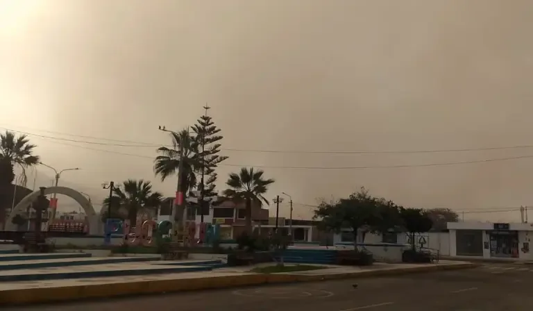 Strong winds in Camaná, Arequipa.