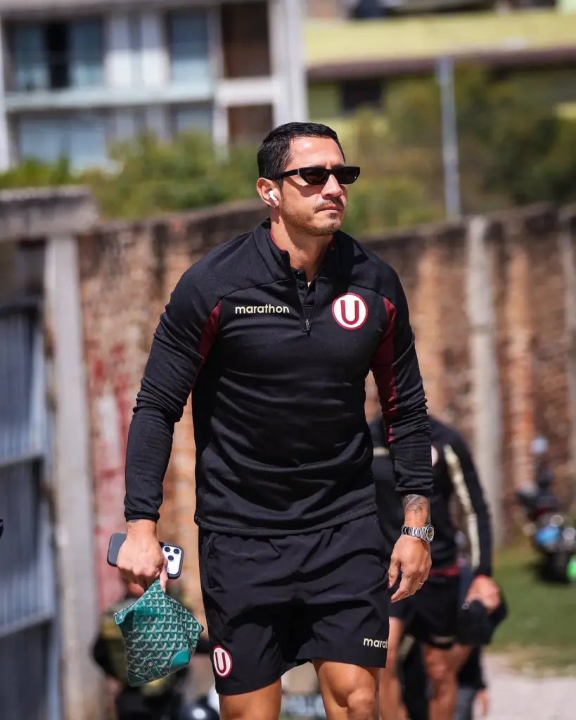 The Universitario squad is already at the stadium.