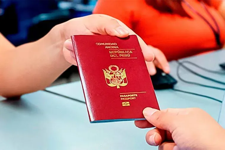 Peruvian passport. | Source: El Peruano