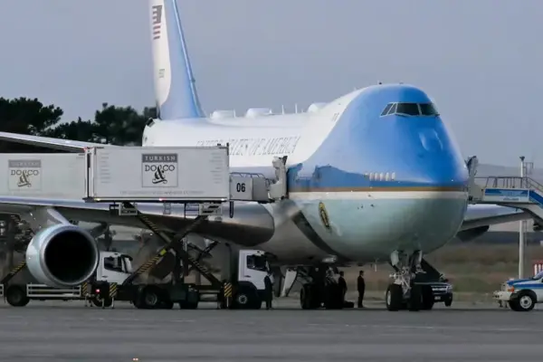 This is how Trump escaped from Air Force One: he used a catering truck amid threats from Iran