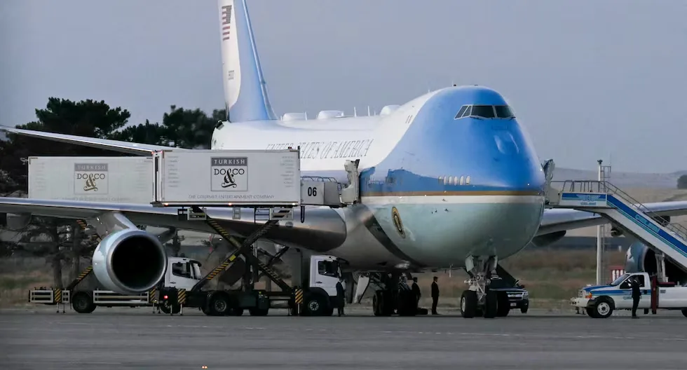 This is how Trump escaped from Air Force One: he used a catering truck amid threats from Iran