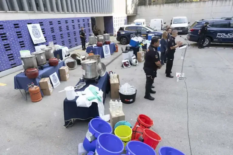 The head of the synthetics section of UDYCO (Central Drug and Organized Crime Unit), Alejandro Martín this Wednesday at the La Verneda Police Complex in Barcelona. Photo: EFE/ Marta Pérez