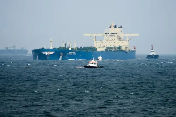 Thus the United States is managing to extract millions of barrels of oil from Hormuz despite the threat from Iran