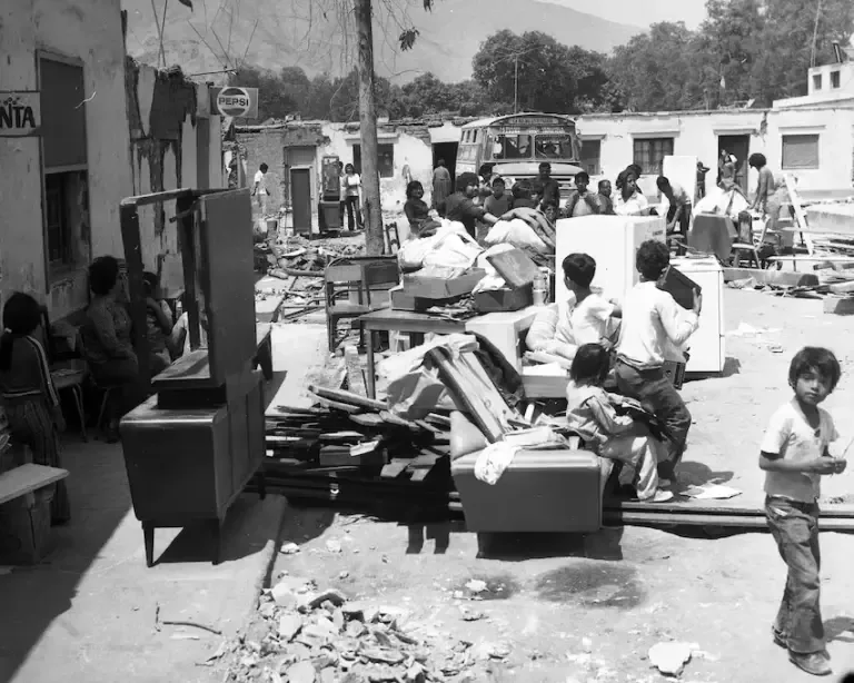 Adobe houses were destroyed in La Molina. (Historical Archive of El Comercio)