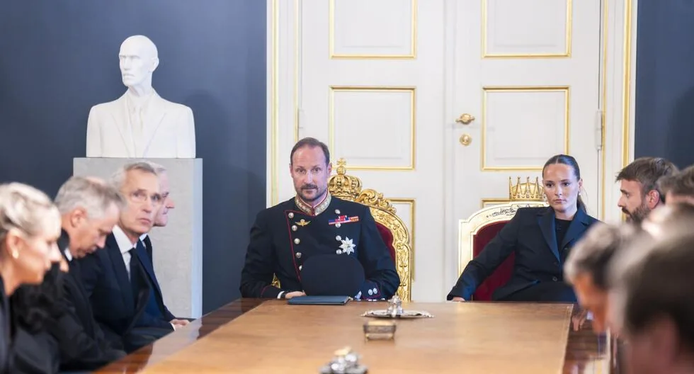The new Norwegian king chooses the name Haakon VIII and his father's motto: "Everything for Norway"