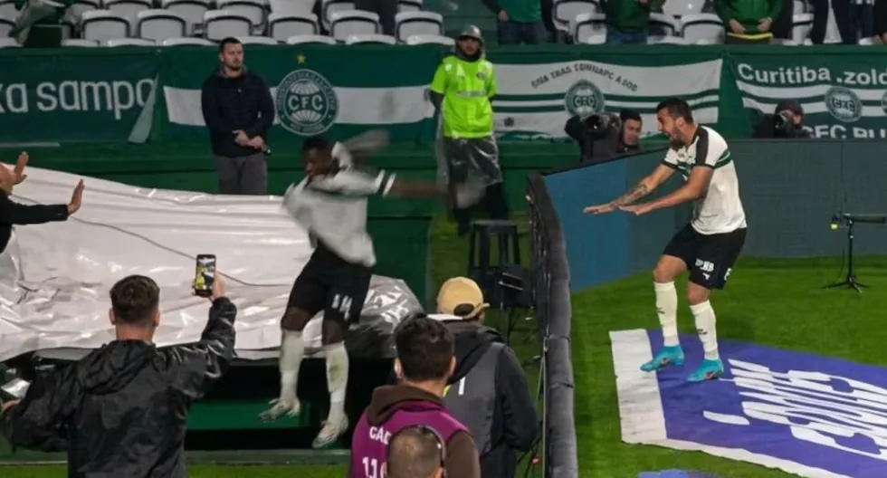 He scored a goal, jumped over a fence, and ended up injured: the unusual scene left by Jacy Maranhao in the Brasileirao | VIDEO
