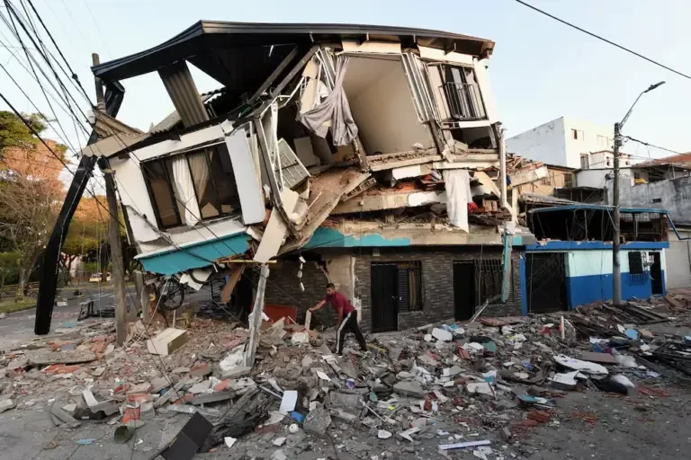 A man removes debris from a collapsed house after the earthquake that shook Pereira, Colombia, on August 11, 2026. (Photo by Jaime SALDARRIAGA / AFP).
