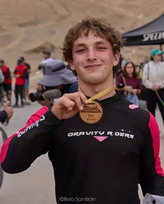 Arón Neuman, great figure of national downhill.
