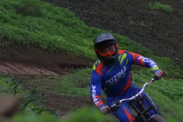“It’s time to defend the home”: Arón Neuman, 16 years old, goes for the national downhill title this weekend in Pachacamac