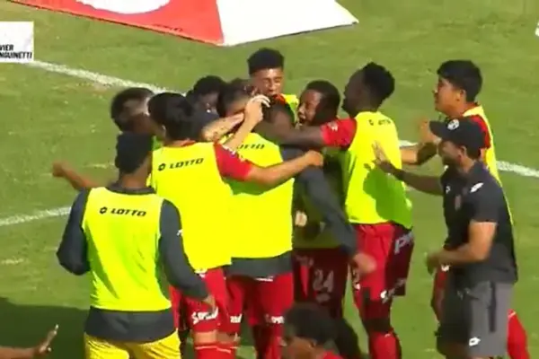 Sport Huancayo strikes first! Javier Sanguinetti scored the 1-0 against Sport Boys that moves them away from the top spot