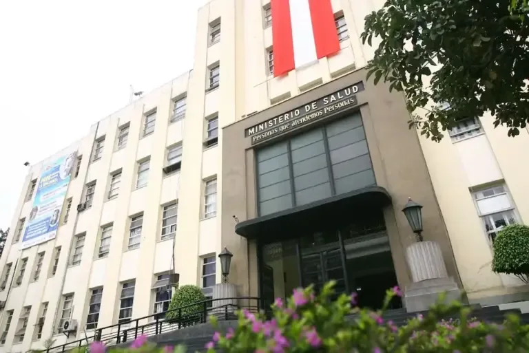 Henostroza holds the position of general director of Cenares, the highest in that institution, a trusted position, that is, appointed by the Minister of Health. (Photo: Andina)