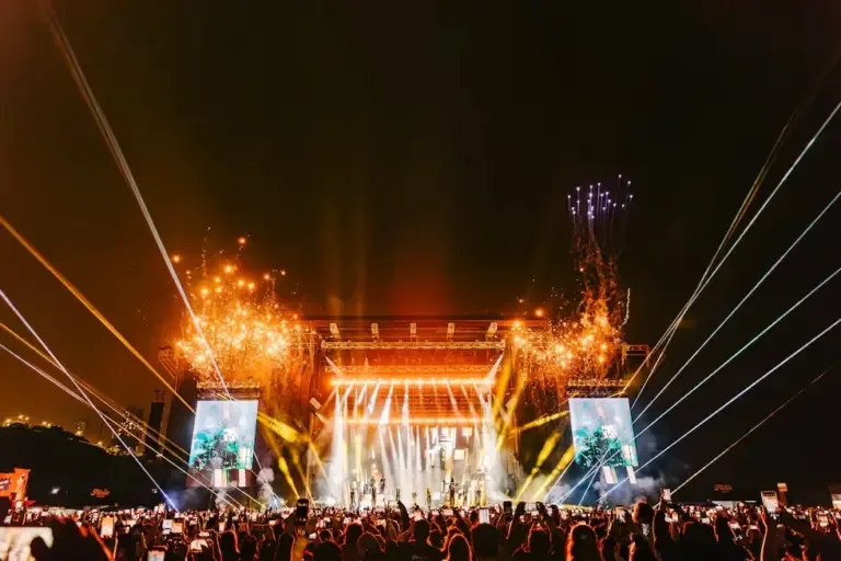 Not even the drizzle stopped the party. Ricky Martin went through several of his biggest hits before a fully engaged audience. (Photo: Giancarlo Ávila)