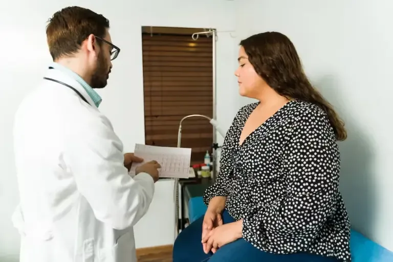 Systemic inflammation, insulin resistance, and hormonal alteration caused by obesity directly affect the reproductive axis. (Photo: Istock)