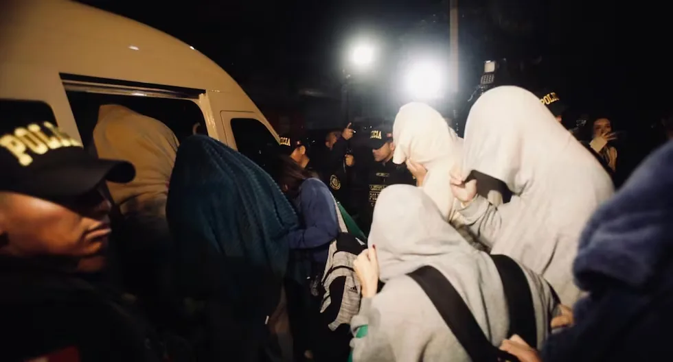 Eight students from the Naval High School remain detained at the Family Police Station following an alleged sexual assault complaint