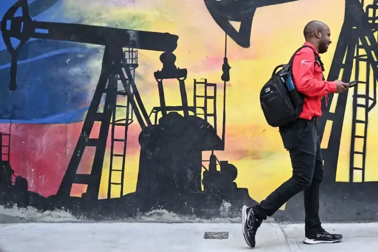 Venezuela has the largest crude oil reserves in the world, although the country's production is limited due to sanctions. (Juan BARRETO / AFP).