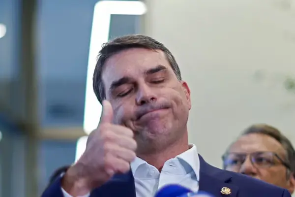 Banco Master: The investigation into Flávio Bolsonaro for alleged corruption shaking the election campaign in Brazil