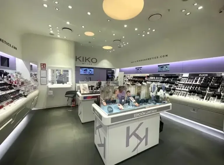 The arrival of new Asian players contrasts with the slower landing of major international chains like Sephora and Kiko Milano.