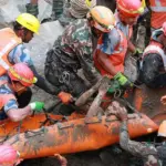 Two workers rescued alive from a tunnel ten days after the flood in Nepal | VIDEO