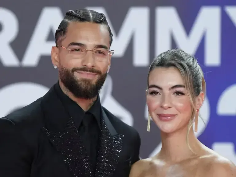 Maluma y Susana Gómez en la alfombra roja de los Latin Grammy 2023 (Foto: AFP)