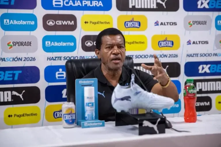 Press conference of the general director of Sporting Cristal club, Julio César Uribe. Photo: Fernando Sangama / @photo.gec